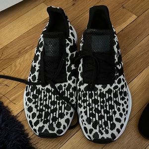 adidas’s women’s sneakers size 10